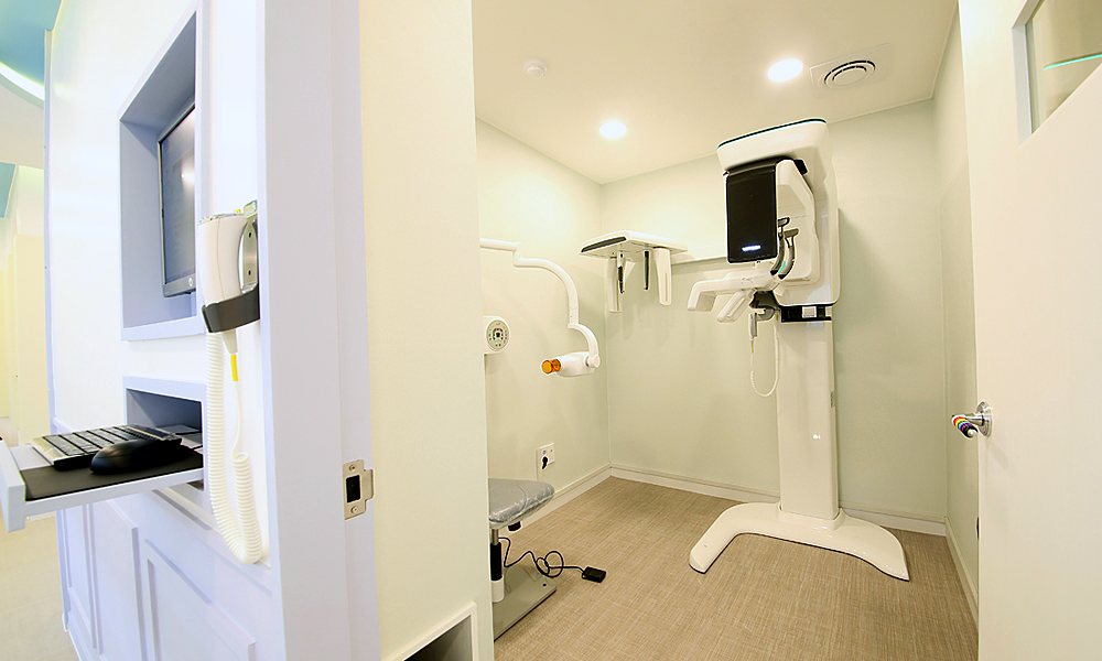 파노라마 X-ray 장비가 있는 촬영실